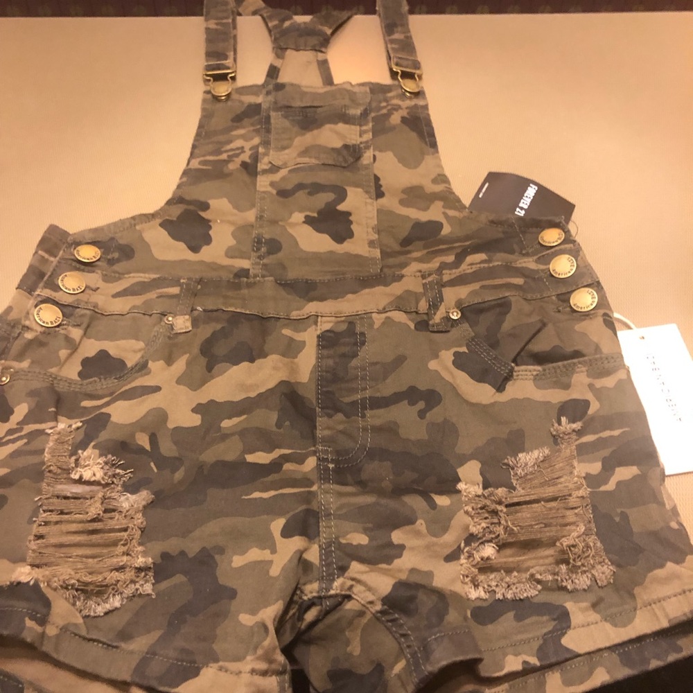 Camo shortalls green NWT hot short overalls pants L 9-11 juniors Zara